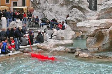 Fontana di Trevi a fost vandalizată