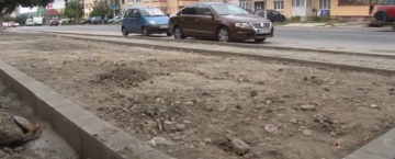 Câmpulung Muscel: Locuri de parcare apărate de două rânduri de borduri și de un trotuar – AUDIO