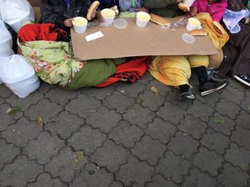 20 de persoane, între care 7 minori, evacuate pe stradă de Arhiepiscopia Bucurestilor