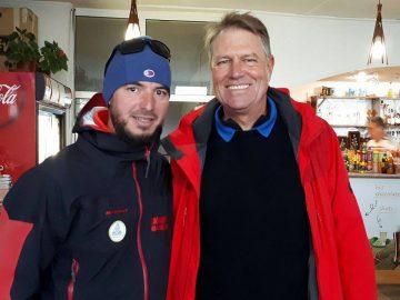 Week-end la munte:  Klaus Iohannis și soția, pe platoul Bucegi