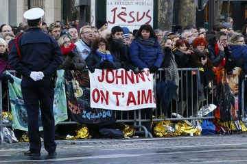 Președintele Franței despre Johnny Hallyday: ”Pentru noi era invincibil” (AUDIO)