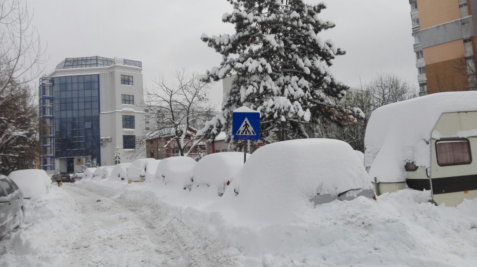 Stratul de zăpadă în București va atinge 35 de centimetri