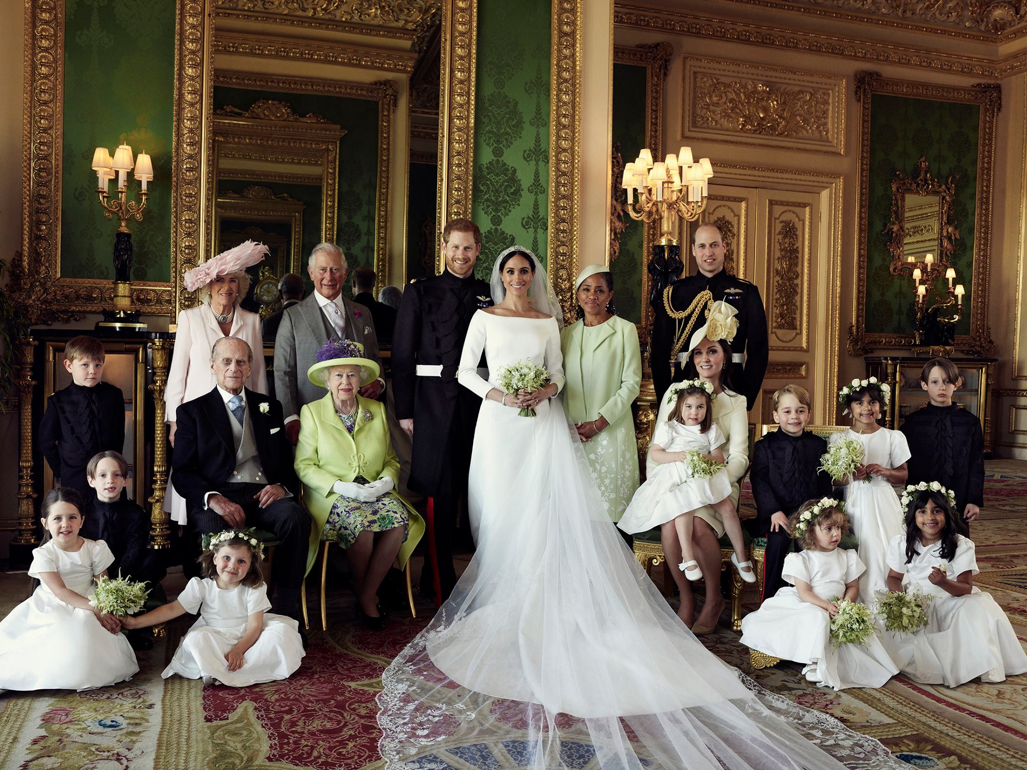 Palatul Kensington a făcut publice fotografii oficiale de la nunta prinţului Harry cu Meghan Markle