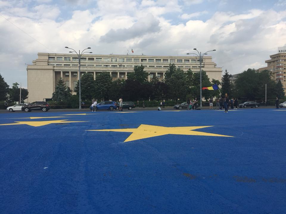 71% dintre români consideră că ţara noastră a beneficiat de pe urma calității de membră a UE