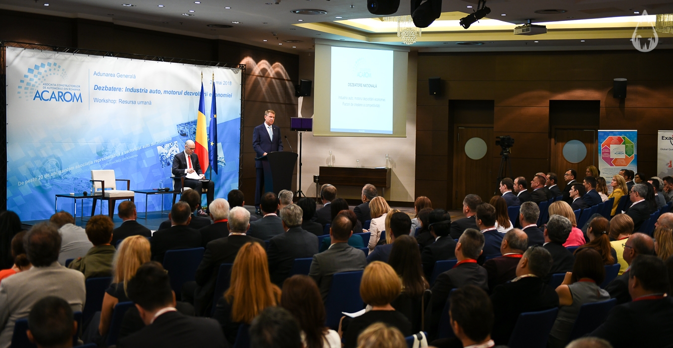 Şeful statului și reprezentanții industriei auto cer, din nou, Guvernului să construiască autostrăzi