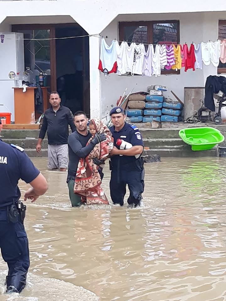 /></p>
<p><img loading=