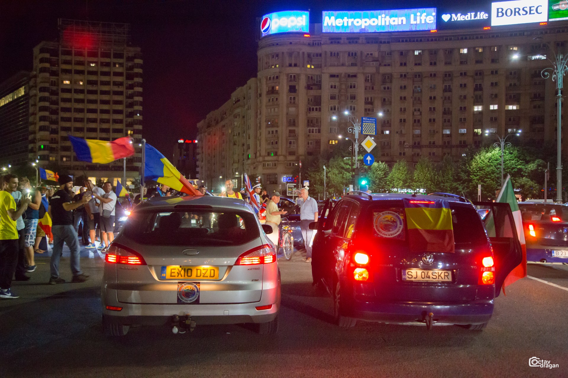 Primii români din diaspora au ajuns în Piața Victoriei la miezul nopții – VIDEO / GALERIE FOTO