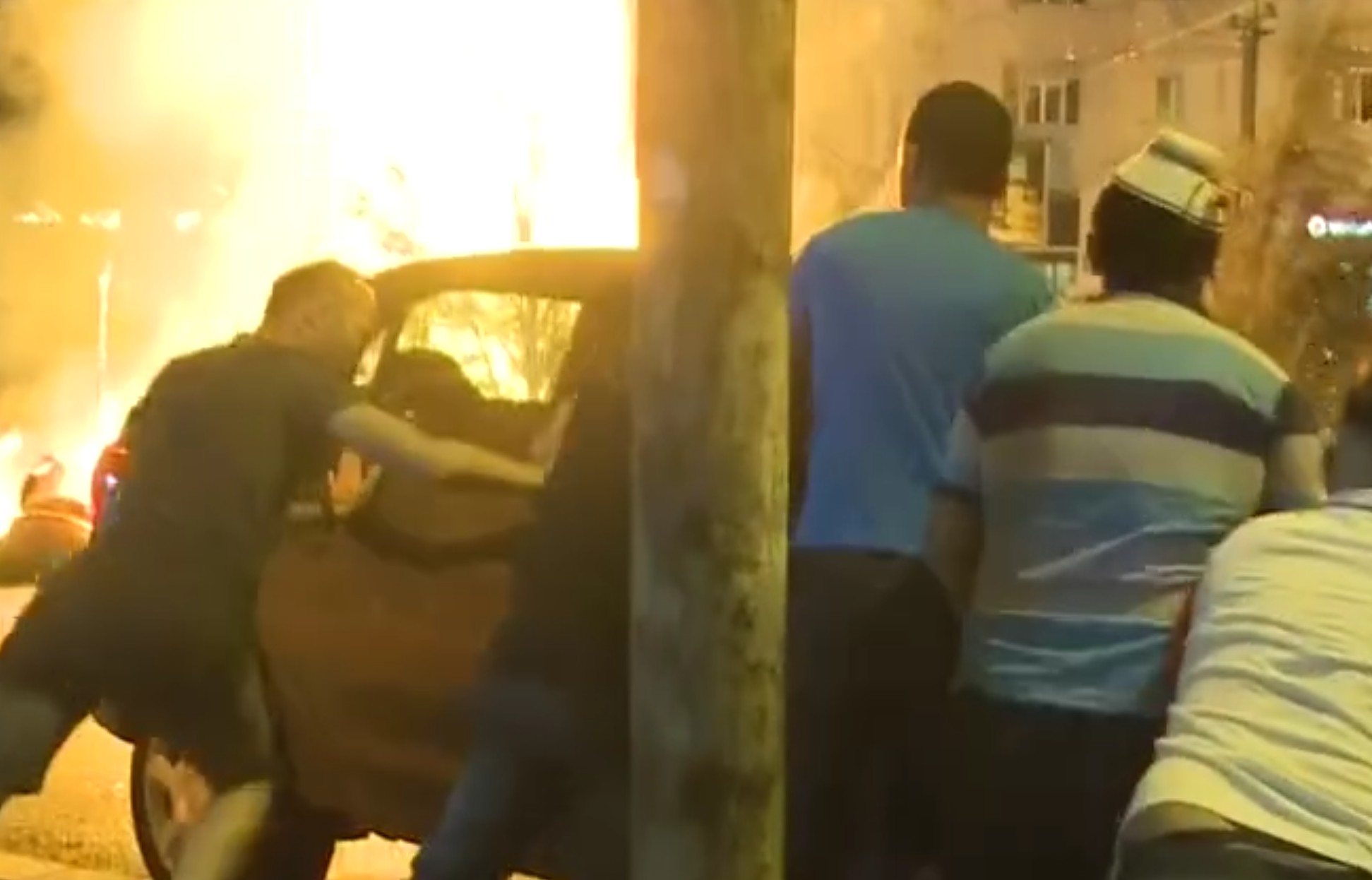Incendii provocate pe bulevardele din zona Pieței Victoriei