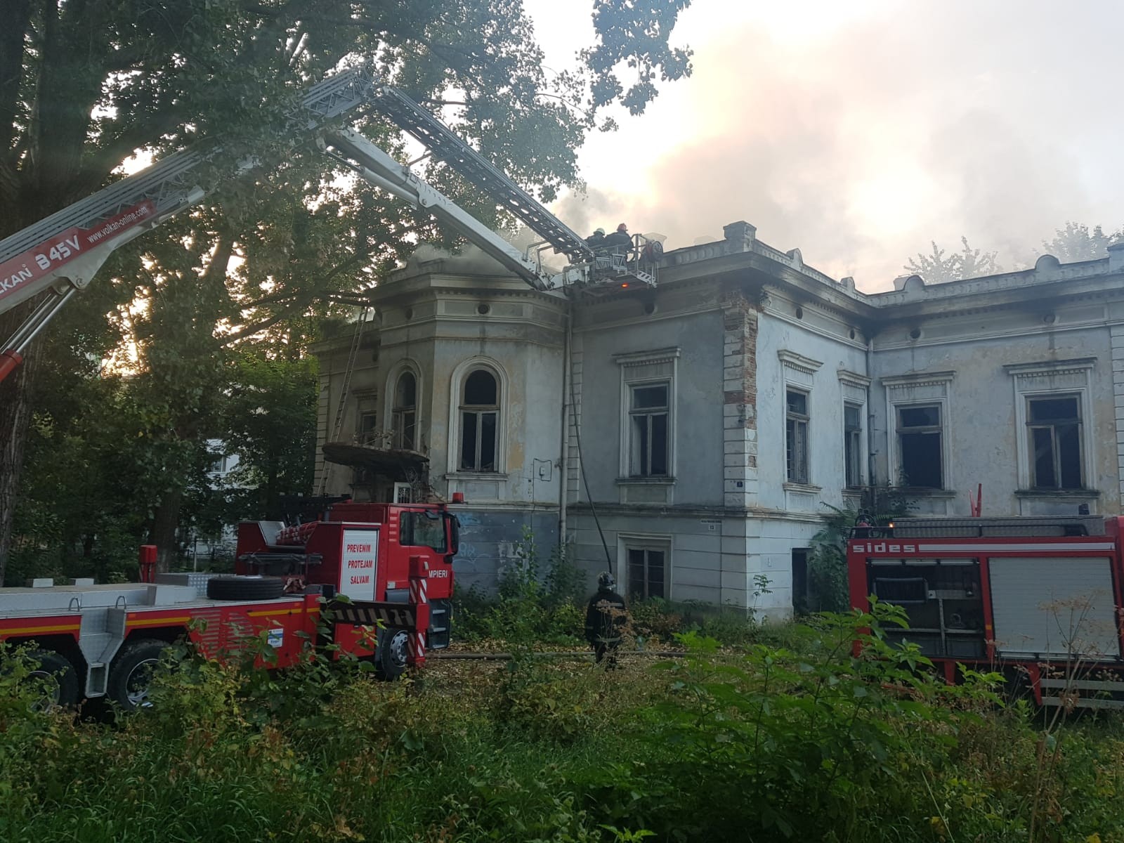 Botoșani: Clădire-monument istoric – distrusă de un incendiu