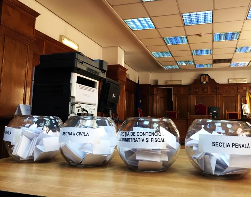 Completurile de 5 judecători de la Instanța Supremă, supuse tragerii la sorți