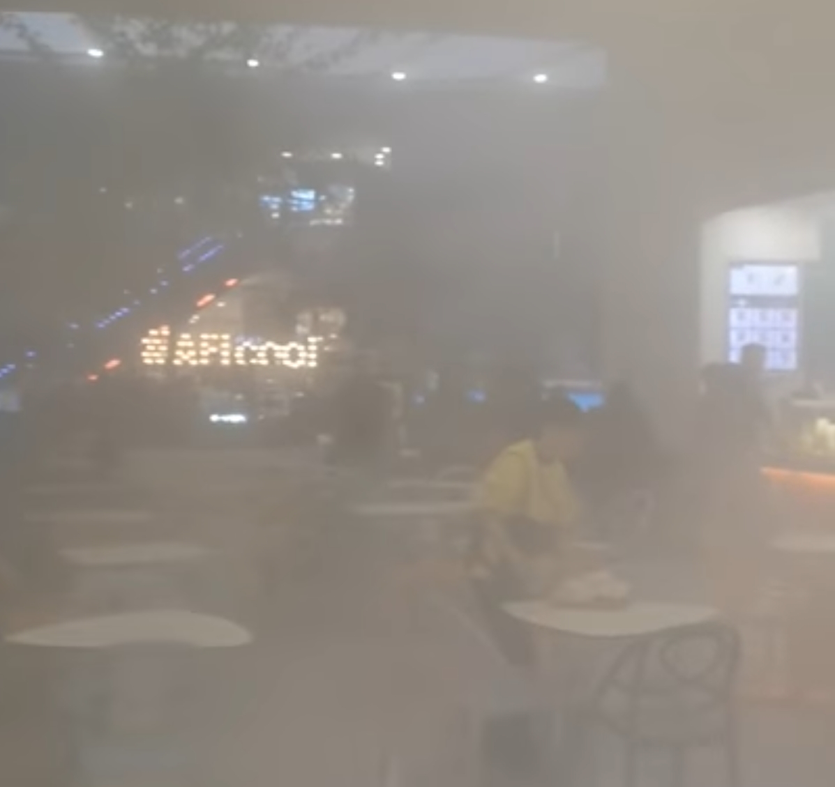Un incendiu de mici dimensiuni s-a produs în mall-ul AFI Cotroceni VIDEO
