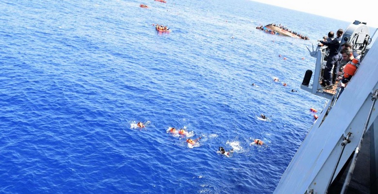 Doi marinari român, blocaţi pe un vas într-un port libian