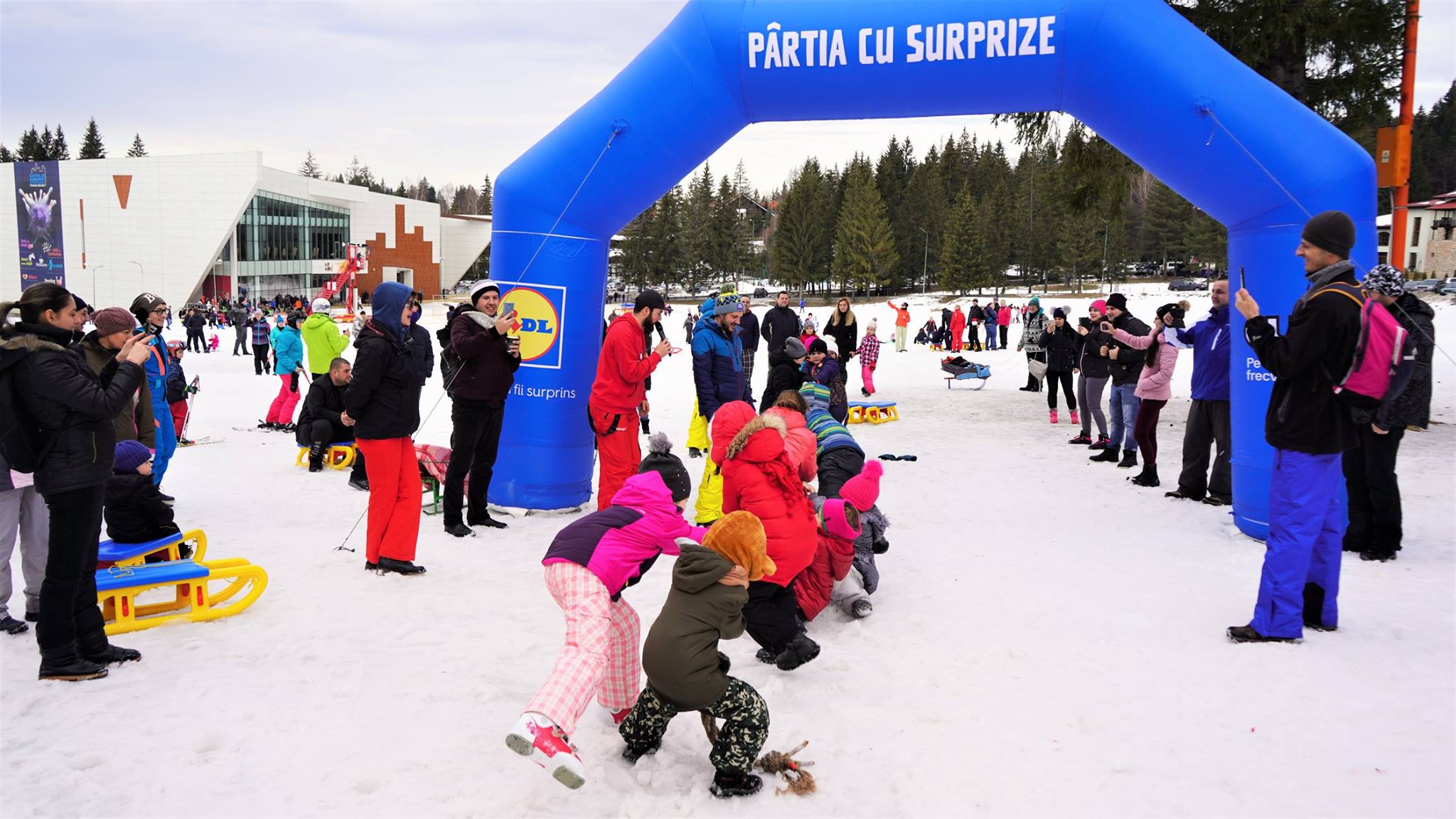 La început de primăvară, meriți să fii surprins…live pe pârtie, în Poiana Brașov! – VIDEO