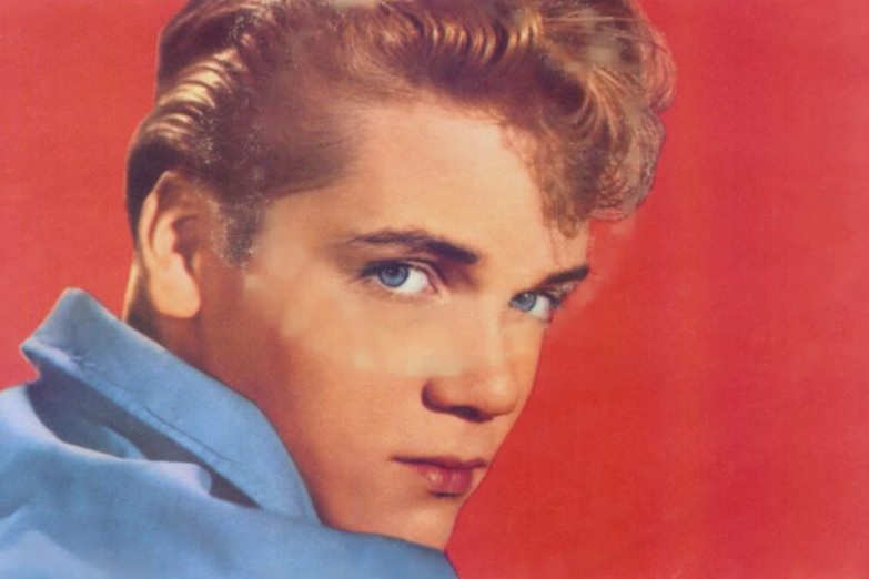 Brian Hyland – Itsy Bitsy Teenie Weenie Yellow Polka Dot Bikini