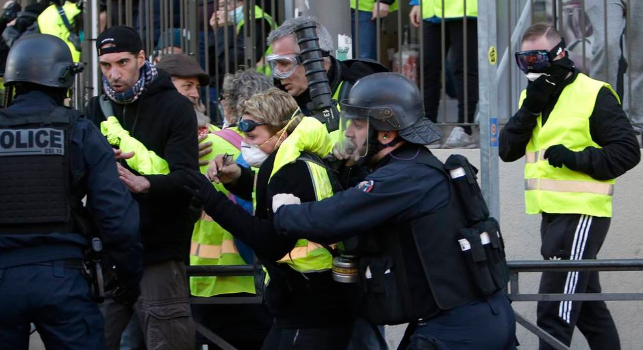 PARIS: Noi proteste, la un an de la startul mișcării Vestelor galbene | VIDEO