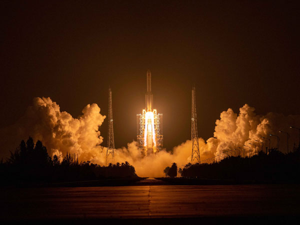 China a lansat cu succes racheta Long March 5