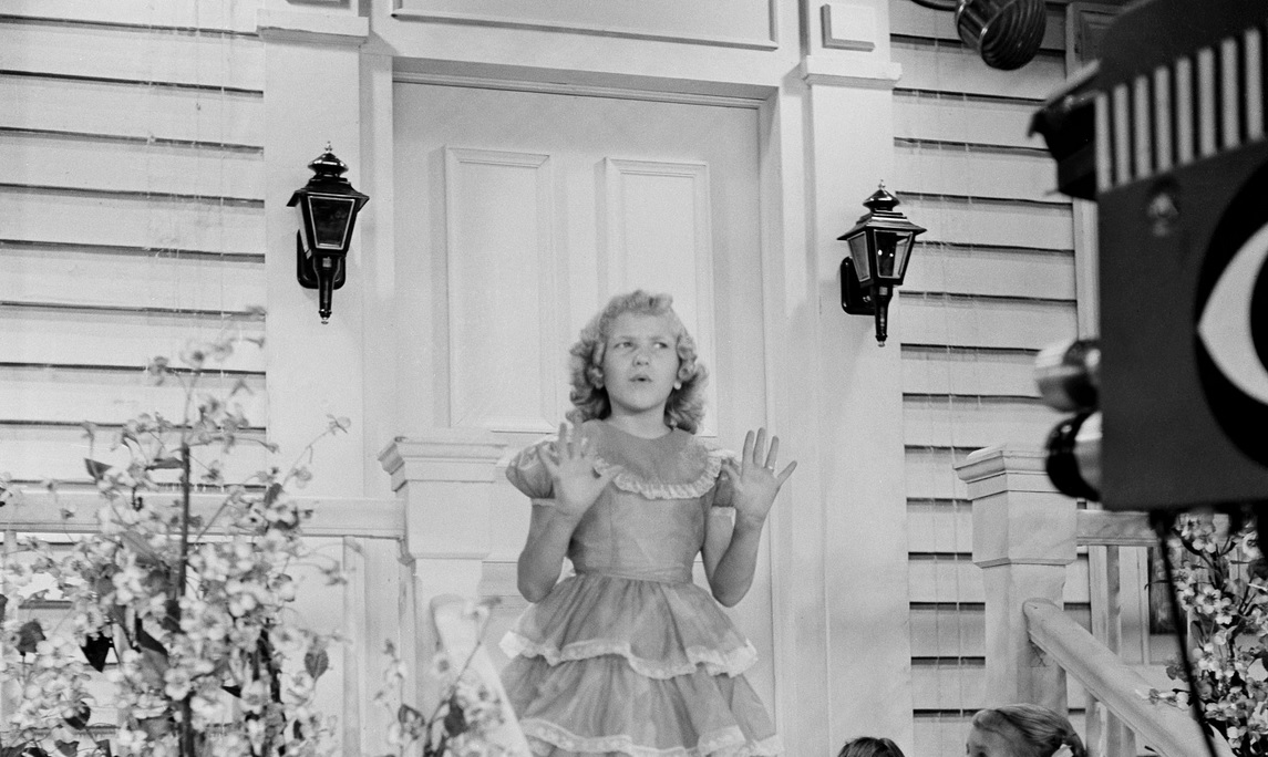 Gayla Peevey – I Want a Hippopotamus for Christmas