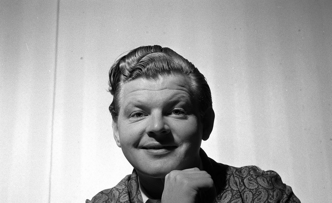 Benny Hill – Ernie (The Fastest Milkman In The West)