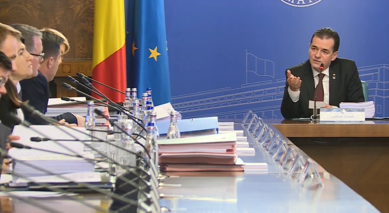 Premierul, îngrijorat că pe plaje și la terase nu se mai respectă regulile de distanțare | AUDIO