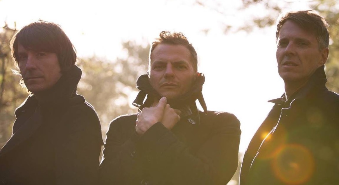 Toploader – Dancing in the Moonlight