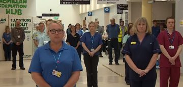 MAREA BRITANIE: Moment de reculegere, în memoria medicilor decedați de COVID-19 | VIDEO