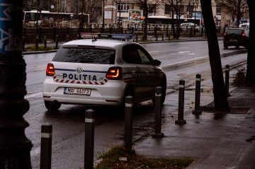 Zeci de lăutari, printre care și fratele lui Ion Dolănescu, reținuți pentru că ar fi încasat ajutoare pe baza unor dovezi false