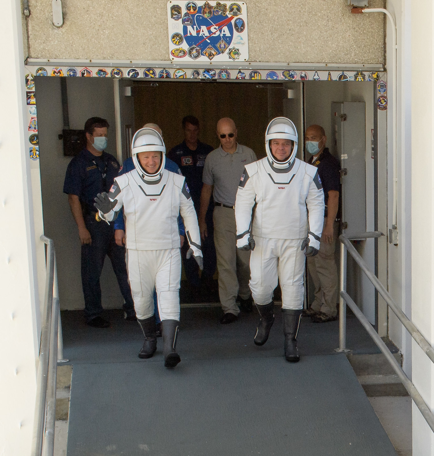 https://www.europafm.ro/wp-content/uploads/2020/05/Bob-Behnken-si-Doug-Hurley-inainte-de-lansarea-SpaceX-Demo-2-27-mai-2020-FOTO-NASA-2.jpg