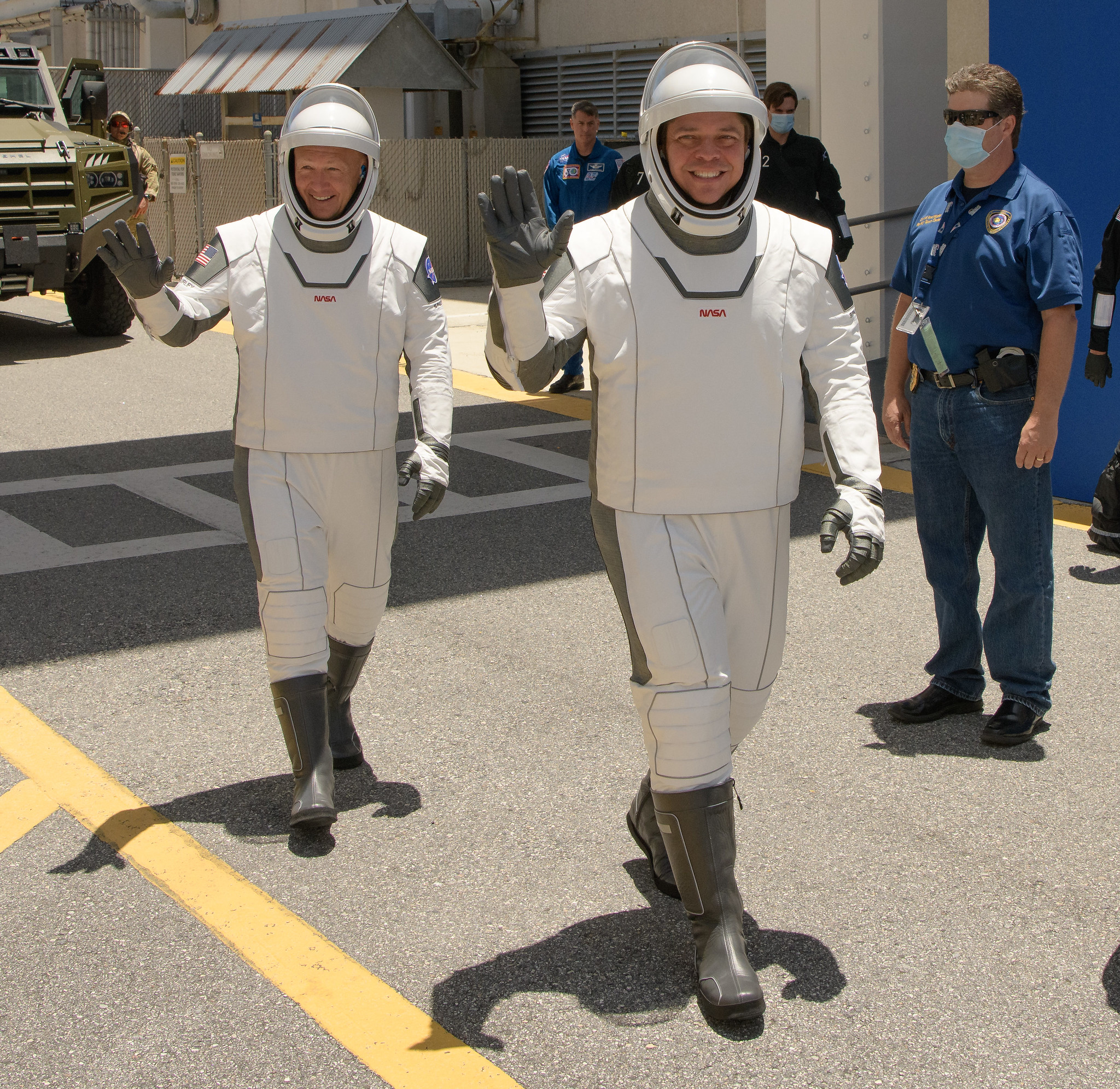 https://www.europafm.ro/wp-content/uploads/2020/05/Bob-Behnken-si-Doug-Hurley-inainte-de-lansarea-SpaceX-Demo-2-27-mai-2020-FOTO-NASA-3.jpg