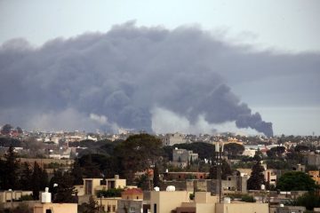 LIBIA: Bombardamente intense asupra capitalei Tripoli