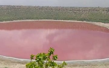INDIA: Apa unui lac a devenit roz. Oamenii de știință încă nu au descoperit cauza
