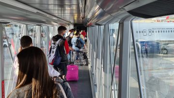 40 de mii de apeluri pentru ajutor sau informații la Ambasada României din Madrid