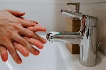 Cluj-Napoca: Aprovizionarea cu apă din Lacul Tarnița, oprită. Pe luciul apei se aflau medicamente expirate