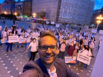 TIMIȘOARA: Dominic Fritz sărbătorește victoria, după numărătoarea paralelă