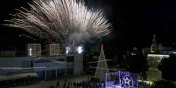 BETLEEM: Bradul de Crăciun, aprins în absenţa publicului