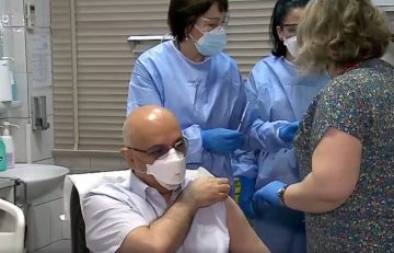 Raed Arafat s-a vaccinat anti-COVID. „Astăzi mi-a venit rândul. Este un vaccin sigur, gratuit” | VIDEO