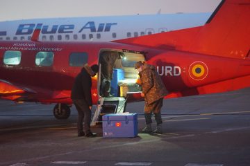 Avionul cu vaccinul anti-COVID Moderna nu a putut ateriza la Craiova, din cauza ceții