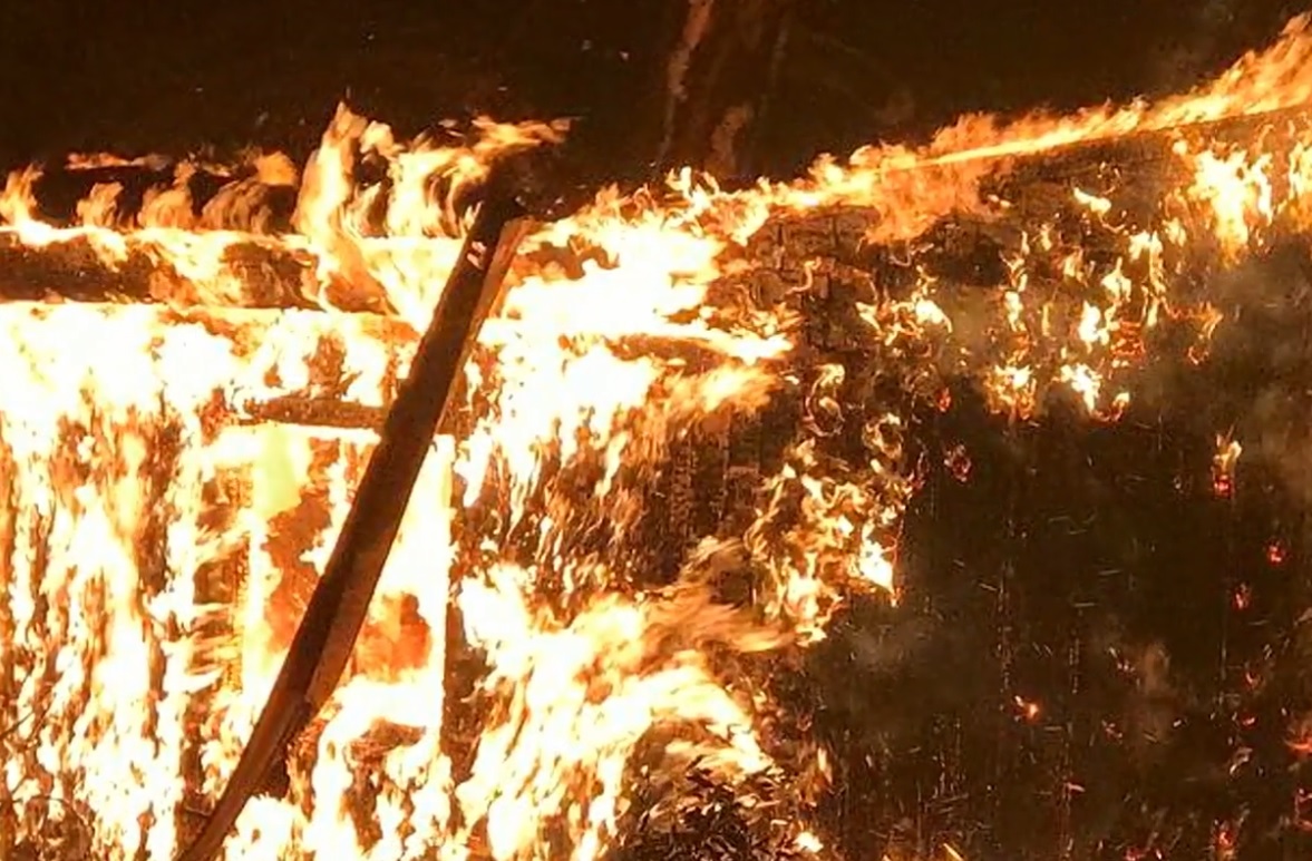 Tulcea: Misiune dificilă de stingere a unui incendiu care a cuprins o pensiune din Deltă. Un pompier a ajuns la spital : Europa FM - Vimarsana News