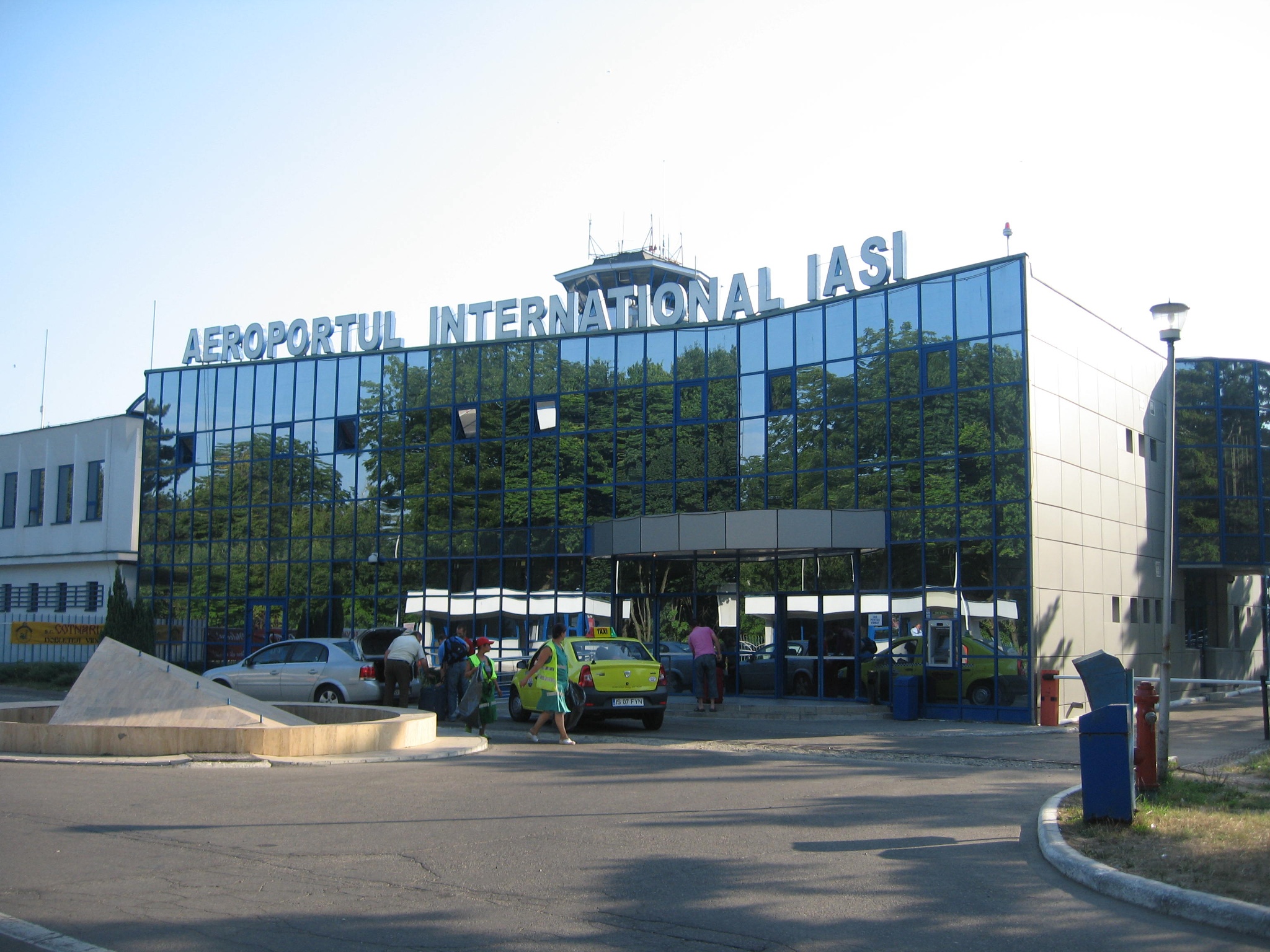 din-cauza-furtunii-trei-curse-au-fost-deviate-de-pe-aeroportul-ia-i