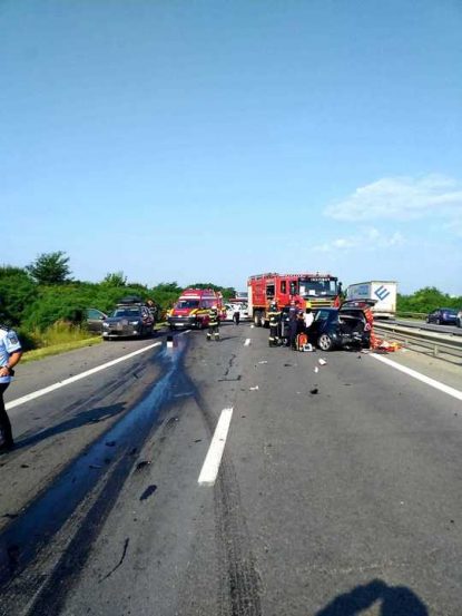 Accident pe A1: Două persoane au murit şi alte patru au fost rănite. Traficul este blocat