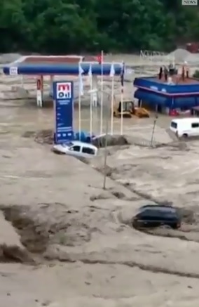 Turcia se confruntă cu inundații puternice în nordul țării