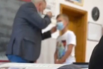 Suceava: Anchetă la o școală, după ce un profesor a pălmuit un elev în fața colegilor | VIDEO