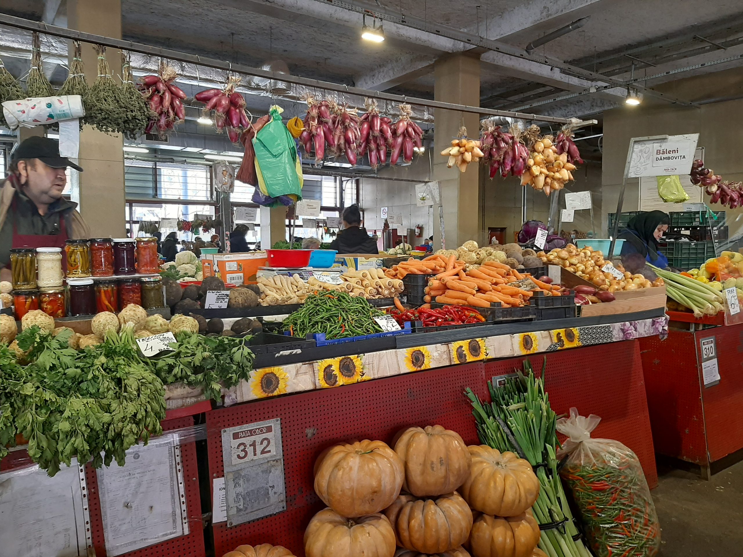 Plimbare cu întrebare prin Piața Obor AUDIO Europa FM