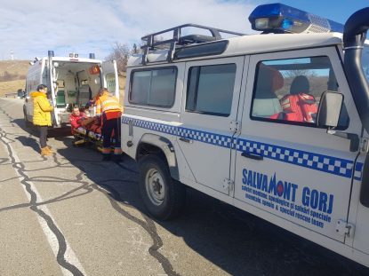 Salvamontiștii solicită modificarea legislației pentru a putea folosi mașinile cu girofar și sirene