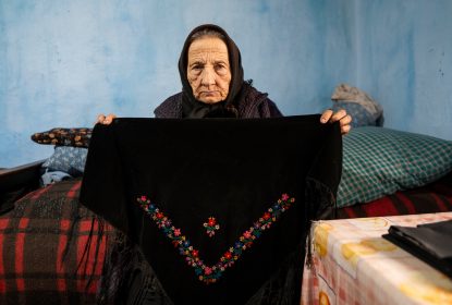 Zi de BINE: “Ultimele femei cu chischineu”, proiectul fotografic-cultural al Patriciei Marina Toma | AUDIO