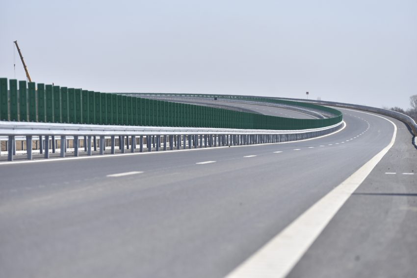 Viteza maximă legală pe drumurile expres ar urma să crească. „Minim 110 km/h va fi”, anunță