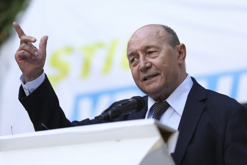Traian Băsescu și-a redobândit cetățenia moldoveană printr-un decret semnat de Maia Sandu | AUDIO
