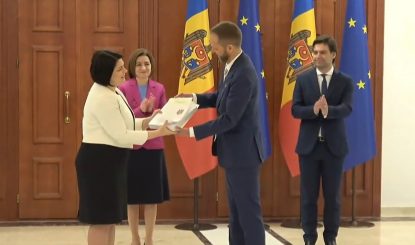 Moment istoric la Chișinău. Republica Moldova a completat primul chestionar de aderare la Uniunea Europeană | VIDEO