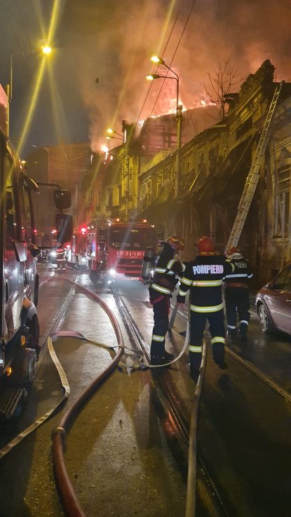 București: Incendiu la un imobil de pe Calea Moșilor | VIDEO