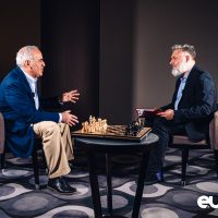 Garry Kasparov și Cătălin Striblea în interviu pentru Europa FM