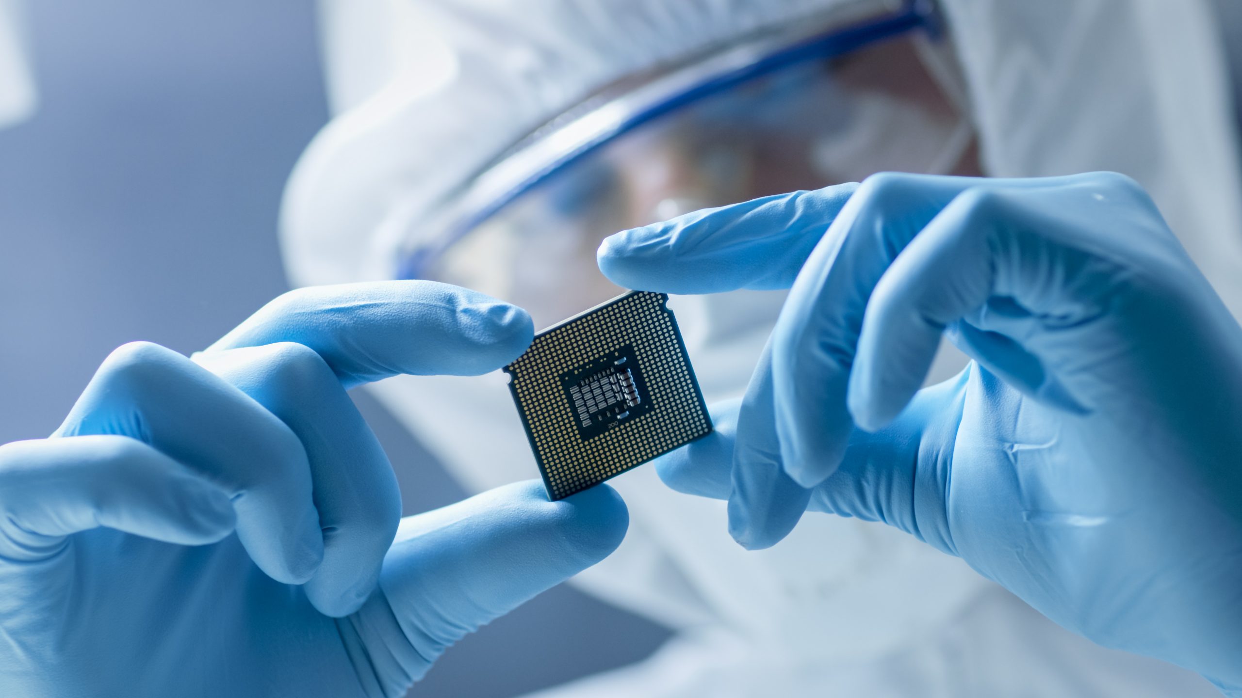 România vrea să atragă producători mari de semiconductori, componente ...